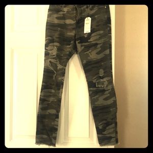 Mid rise ankle pants. Never worn, tags attached.